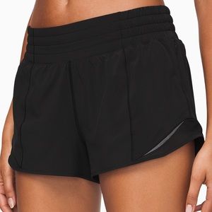 Lululemon 2.5 in Hotty hot ll shorts